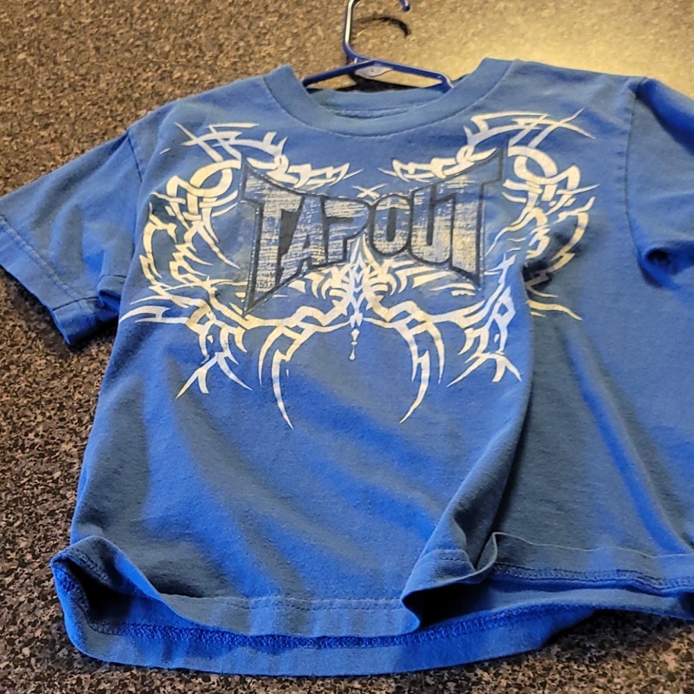 Tap out boys tee